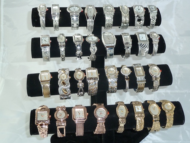 8448  -32 PK MESA CUFF WATCHES W/RACK